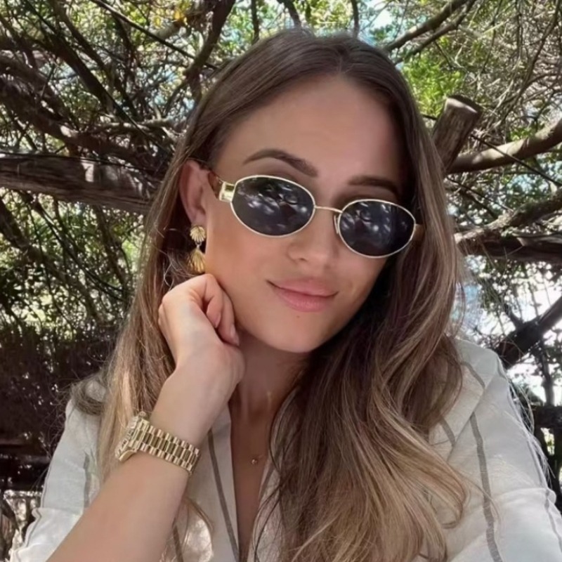 Street Fashion Photoshoot - نظارات شمسية أنيقة بإطار معدني بيضاوي،