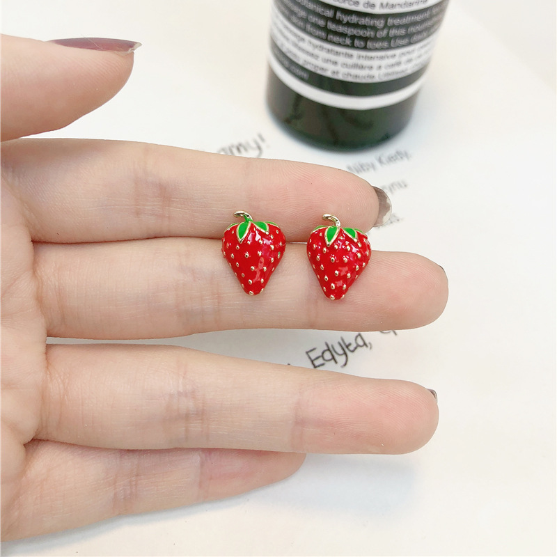 Street Fashion Earrings - الاكريليك الفراولة أقراط موضة جديدة شارع