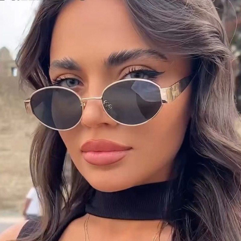 نظارات شمسية أنيقة بإطار معدني - مراجعة Street Fashion Photoshoot وسعره